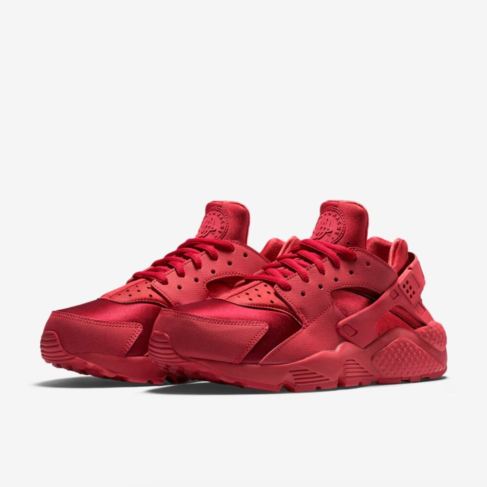 Nike Air Huaraches "Triple Red" Tennis Shoes/Sneakers Size 9.
